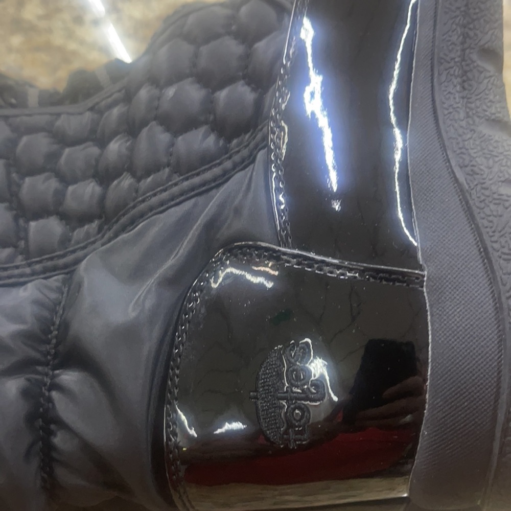 Boot - Picture 2 of 6